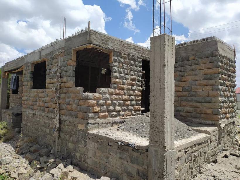 Ground floor walling with concrete columns cast in place