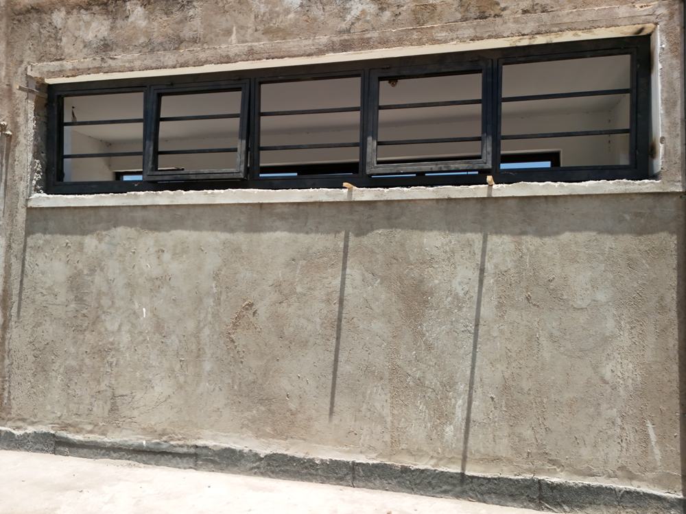 Steel window frames fitted in an external wall